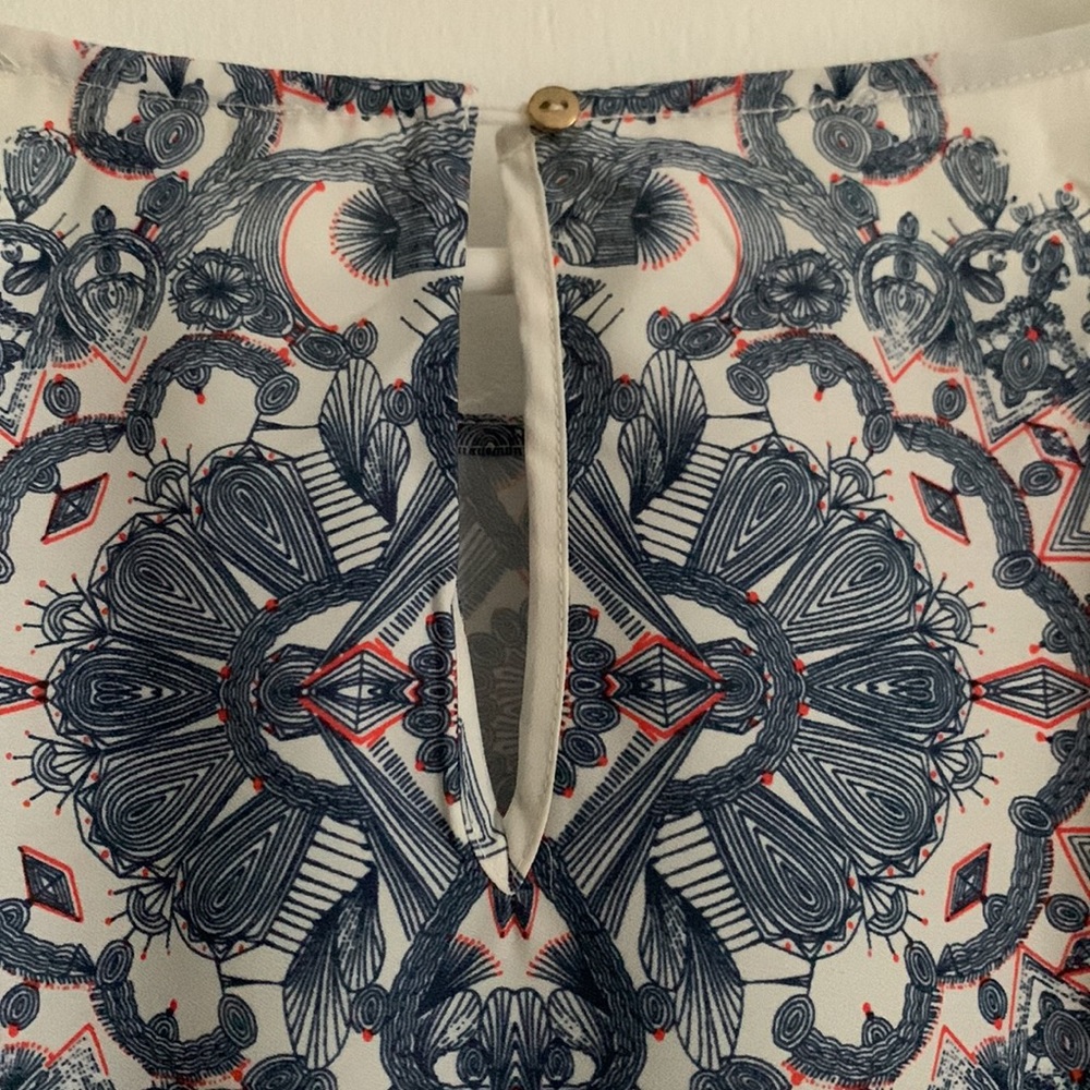 Kenar White and Blue Printed Blouse Size XL EUC - Picture 9 of 10